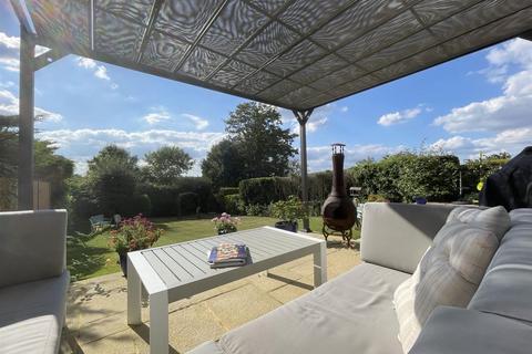 24 Windmill Drive, Leatherhead, KT22 8PW