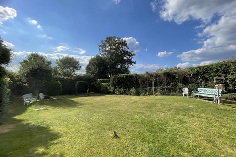 24 Windmill Drive, Leatherhead, KT22 8PW