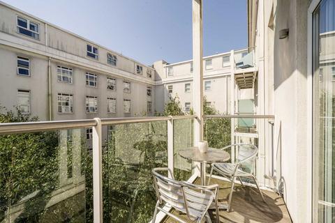 2 bedroom flat for sale, Bromyard Avenue, London W3