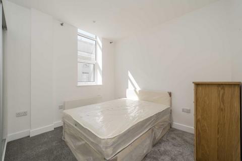 2 bedroom flat for sale, Bromyard Avenue, London W3