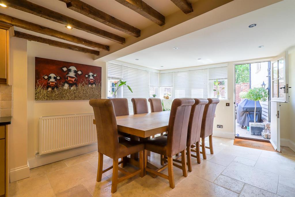 KITCHEN/ DINING ROOM pic 4