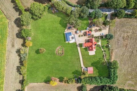 undefined, Shucklow Hill, Little Horwood