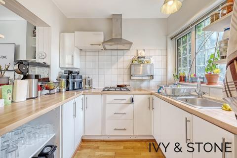 135 Hale End Road, London, E17 4DP