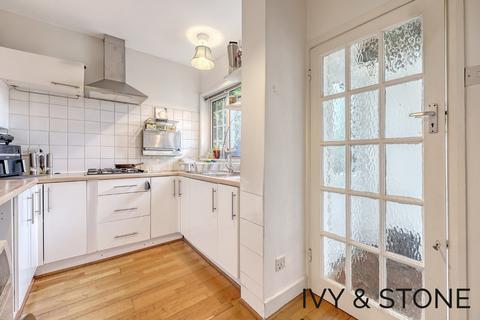 135 Hale End Road, London, E17 4DP