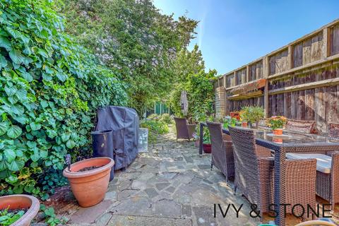 135 Hale End Road, London, E17 4DP