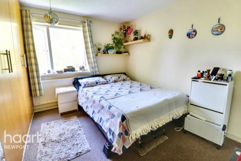 undefined, Roding Close, Newport