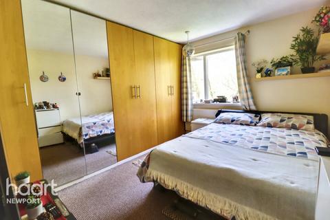 undefined, Roding Close, Newport