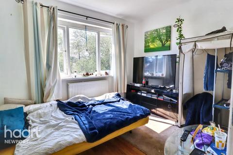 undefined, Roding Close, Newport