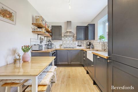 6 Dorking Walk, Romford, RM3 9AF