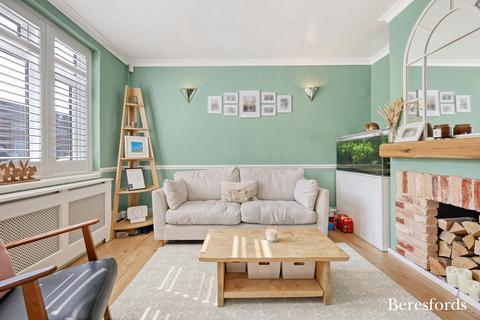 6 Dorking Walk, Romford, RM3 9AF
