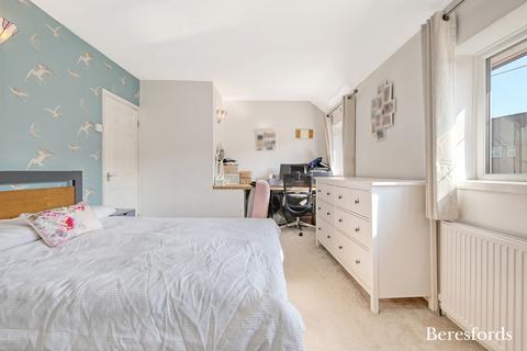 6 Dorking Walk, Romford, RM3 9AF