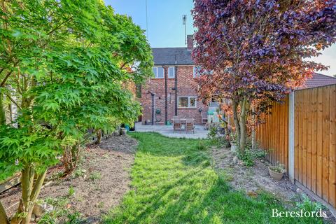 6 Dorking Walk, Romford, RM3 9AF