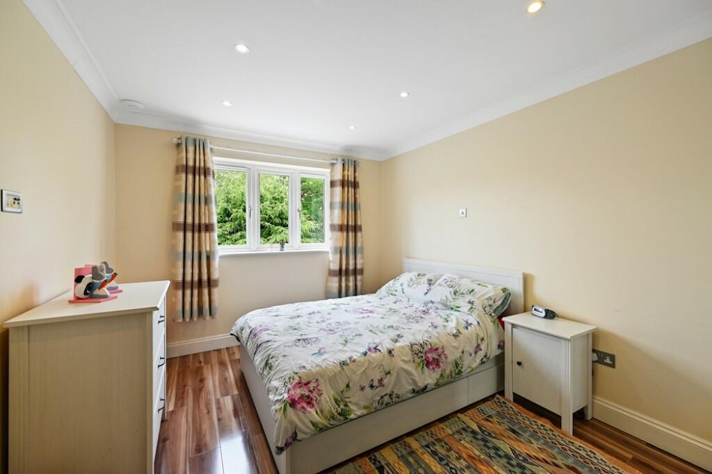 Davidson Frost-Wellings, DFW, Heathfield Road, Bus