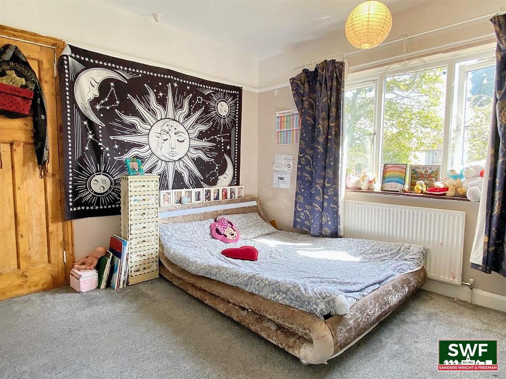 Bed2.jpg