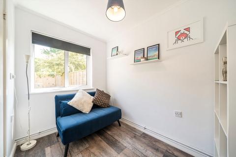 6 Blyth Close, Twickenham, TW1 1AZ