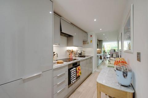 L G 14 Wallis House Great West Road, Brentford, TW8 0HD