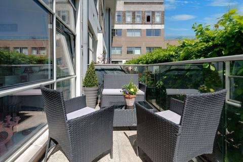 L G 14 Wallis House Great West Road, Brentford, TW8 0HD