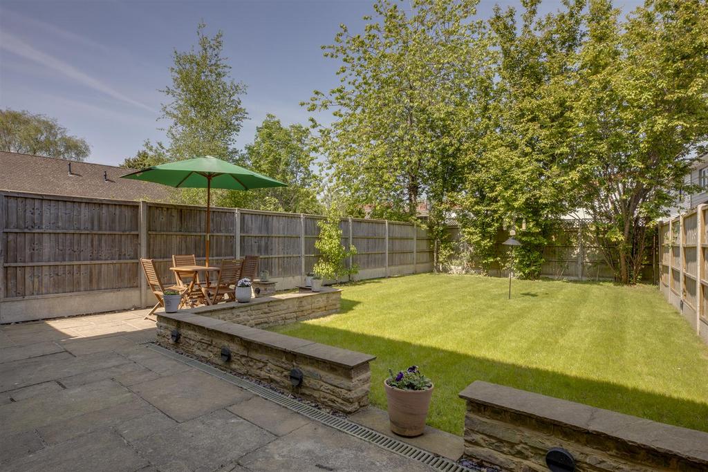 20 Totteridge Drive, HP13 6 JJ-10.jpg