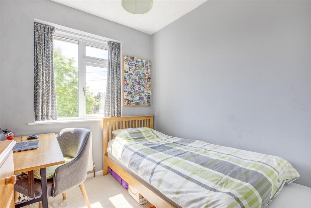 20 Totteridge Drive, HP13 6 JJ-1.jpg