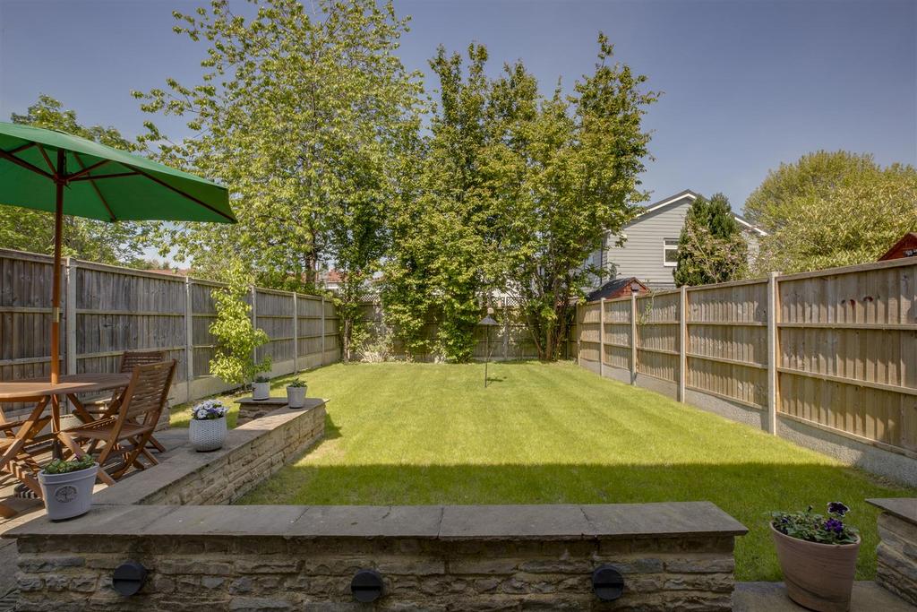 20 Totteridge Drive, HP13 6 JJ-11.jpg