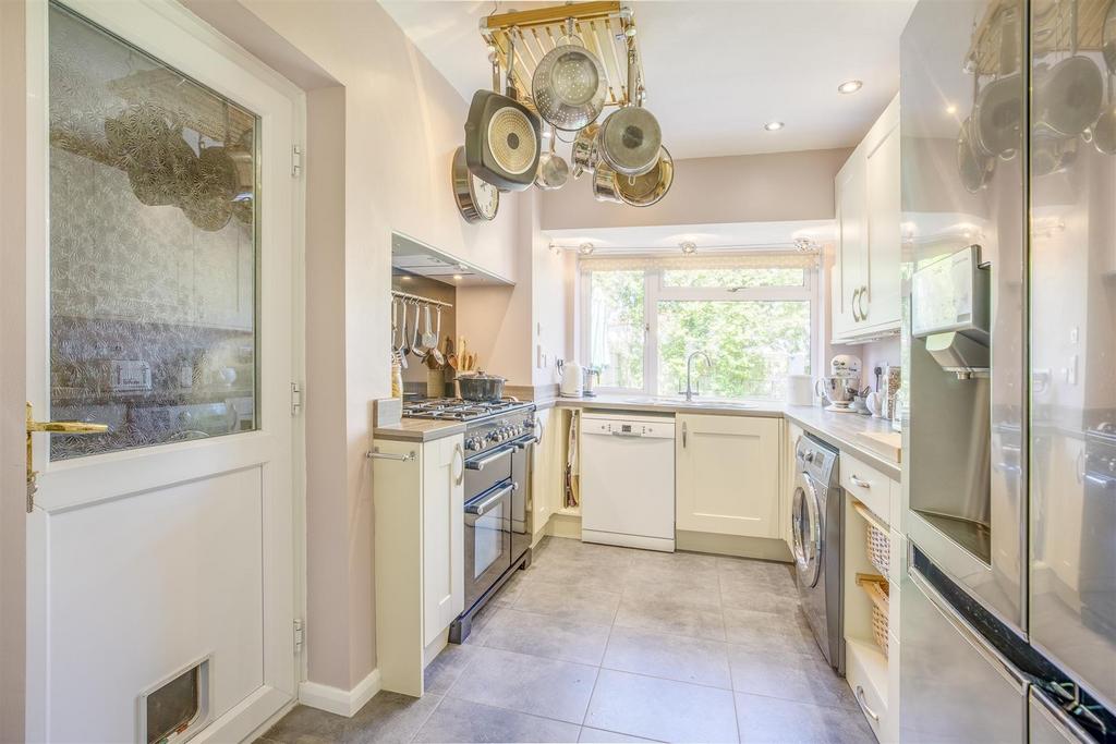 20 Totteridge Drive, HP13 6 JJ-9.jpg