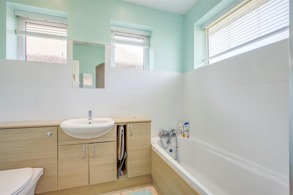 20 Totteridge Drive, HP13 6 JJ-4.jpg