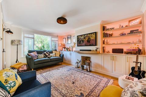 27 Lansdown Close, Woking, GU21 8TF