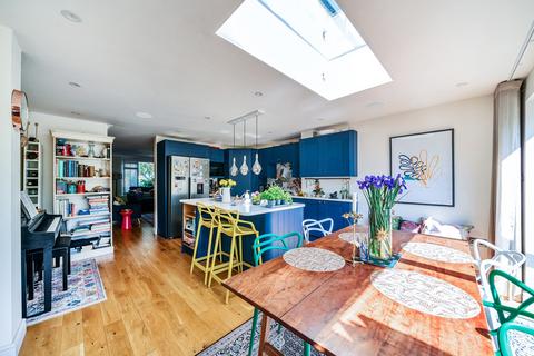 27 Lansdown Close, Woking, GU21 8TF