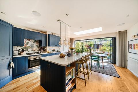 27 Lansdown Close, Woking, GU21 8TF