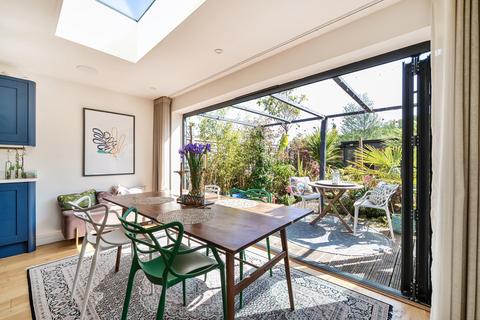 27 Lansdown Close, Woking, GU21 8TF