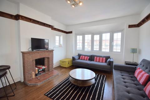 2 bedroom flat to rent, Frinton-on-Sea CO13