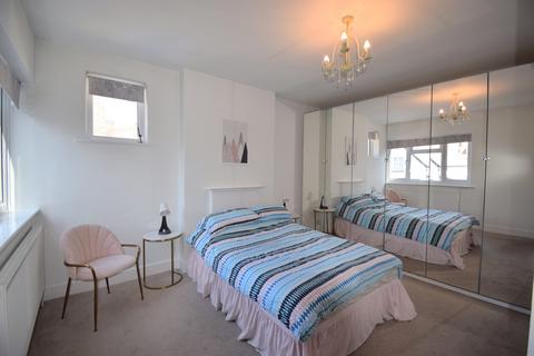 2 bedroom flat to rent, Frinton-on-Sea CO13