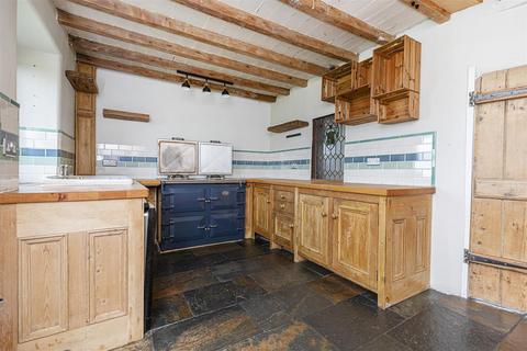3 bedroom end of terrace house for sale, Camp Hill, Huddersfield HD3