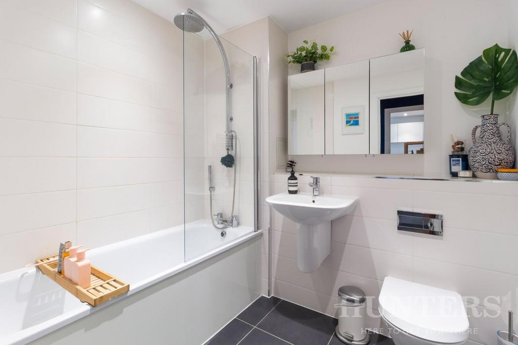 Flat 29, Egret Heights N17 9 GJ-1.jpg