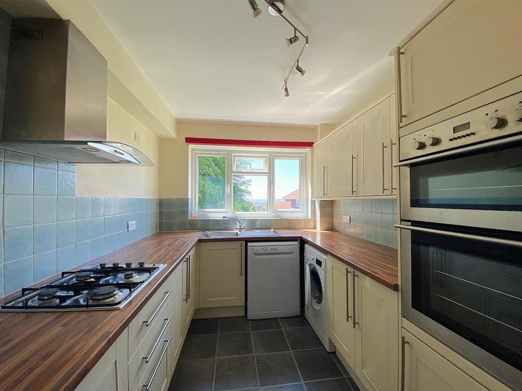7 Offa Ct - Kitchen1.jpg