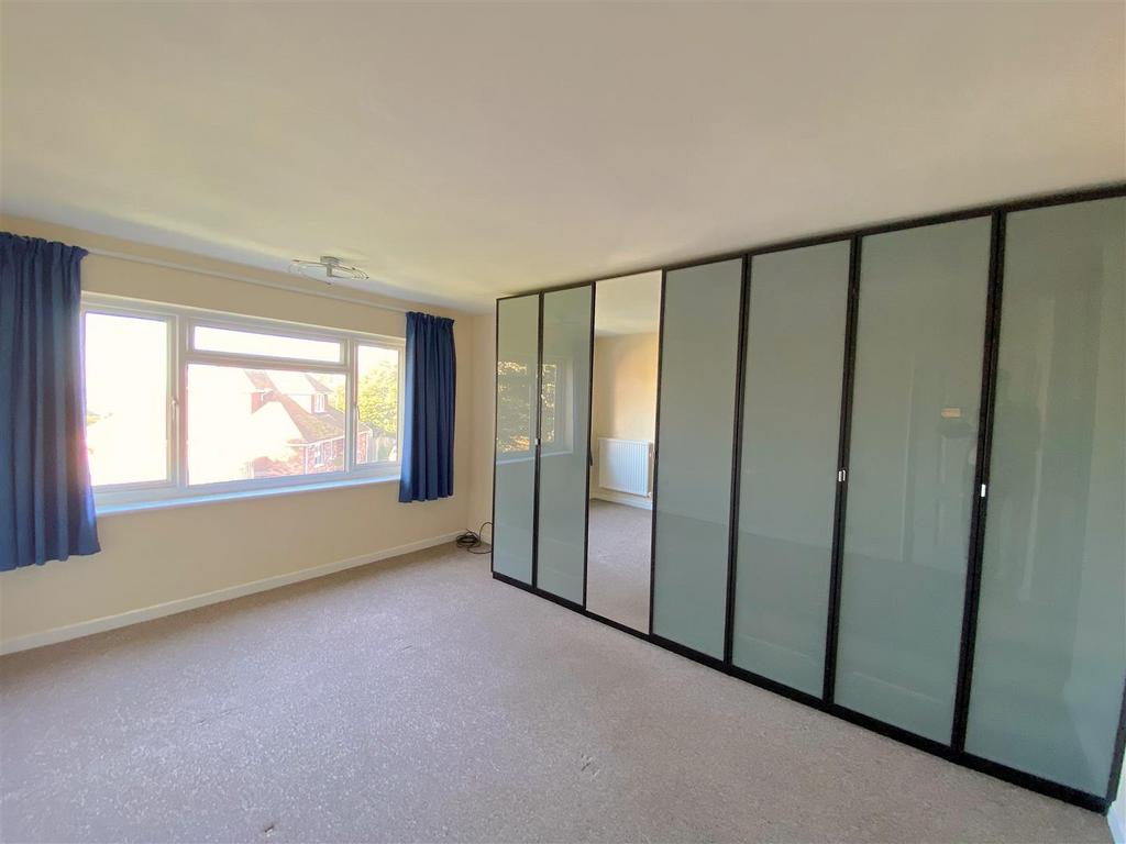 7 Offa Ct - Bed1.jpg