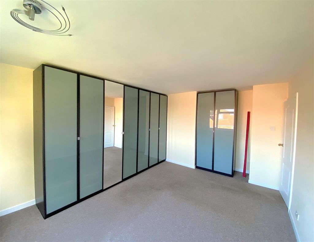 7 Offa Ct - Bed2.jpg