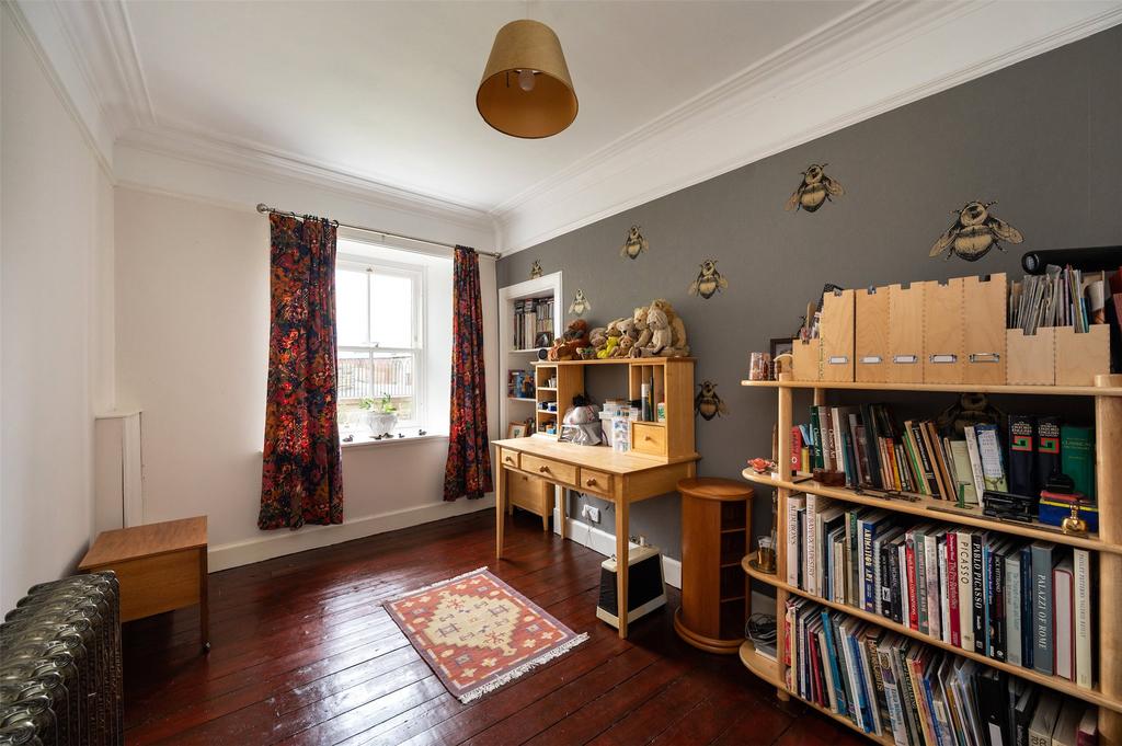 Bedroom / Study
