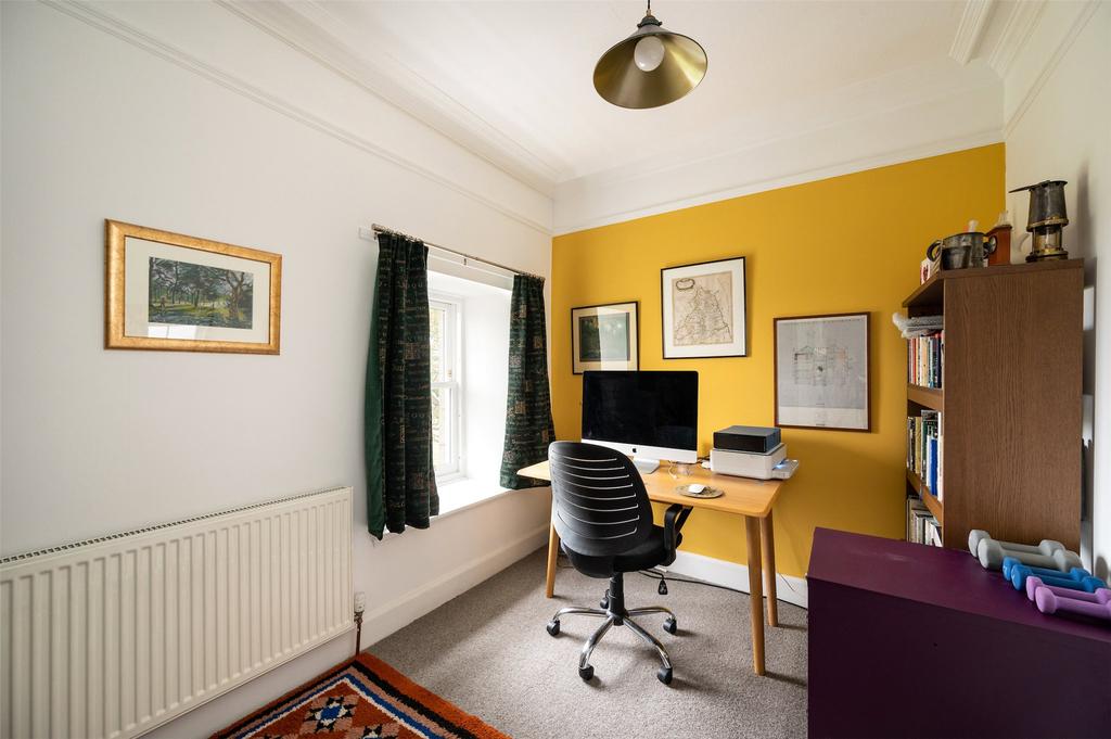 Bedroom / Study
