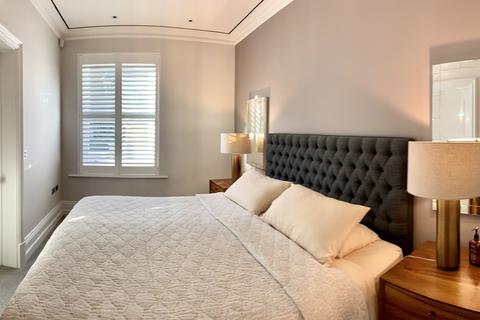 2 bedroom flat to rent, Wycombe Square, London W8