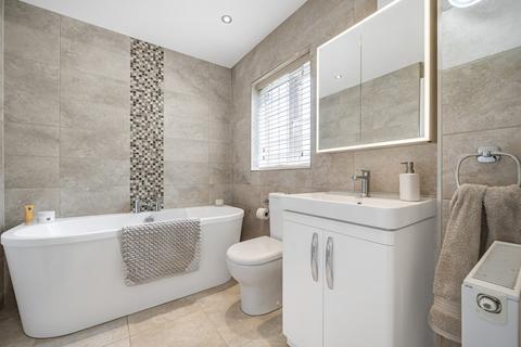 2 Booth Drive, Finchampstead, Wokingham, RG40 4HL