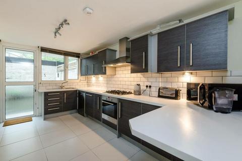 3 bedroom flat to rent, Finborough Road, London SW10