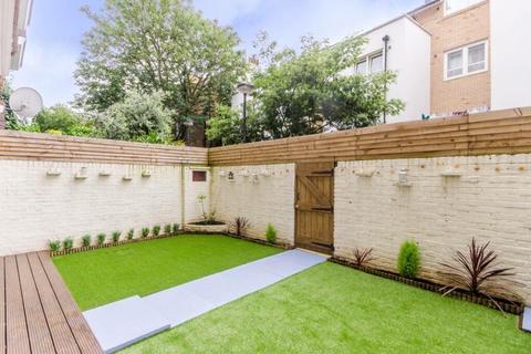 3 bedroom flat to rent, Finborough Road, London SW10