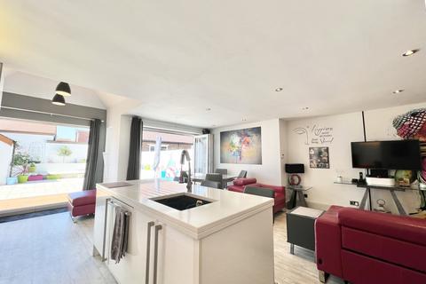 524 Devonshire Road, Blackpool, FY2 0JS