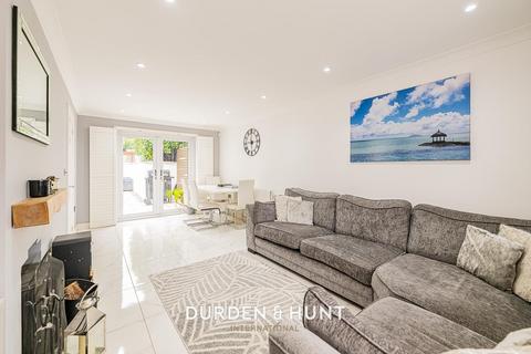 1 Upton Close, Stanford-le-hope, SS17 7DQ