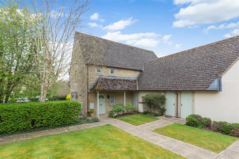 2 bedroom flat for sale, Windrush Court, The Hill, Burford