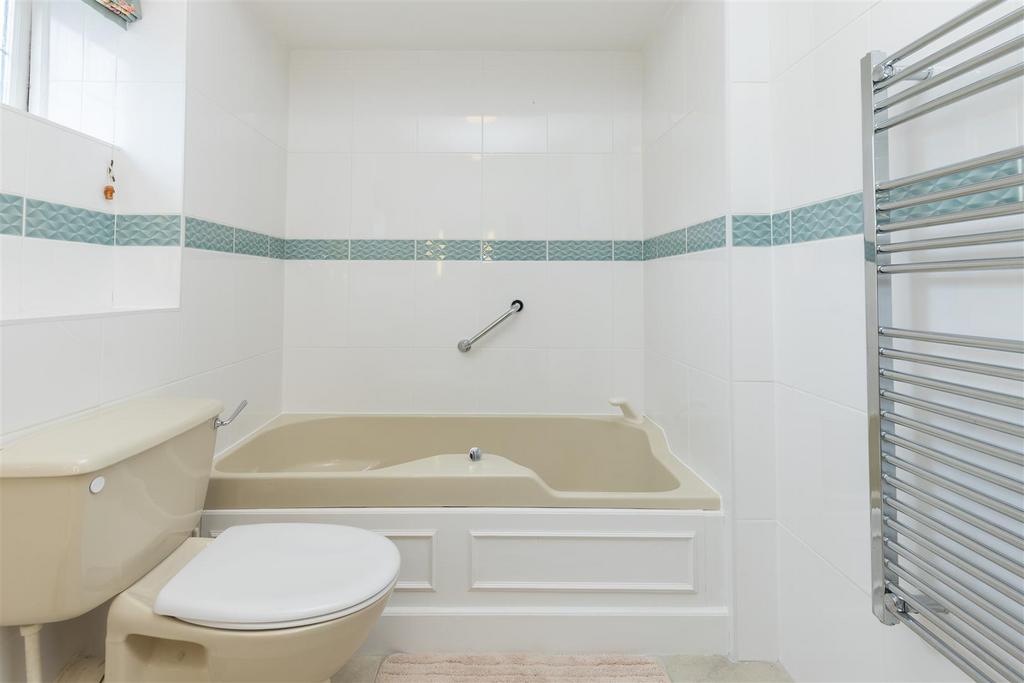 Master Bedroom - En Suite 2.jpg