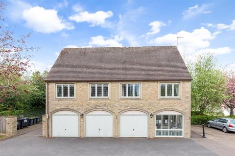 2 bedroom flat for sale, Windrush Court, The Hill, Burford