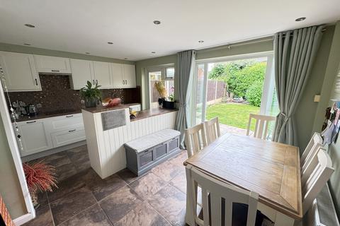 10 Mayfield Close, Ashford, TW15 2AT