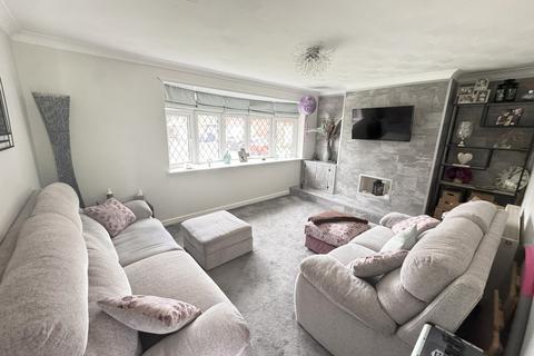 10 Mayfield Close, Ashford, TW15 2AT